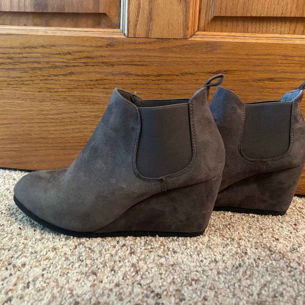 Maurice’s shoes